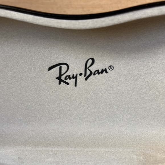 Ray-Ban Case - Picture 5 of 6